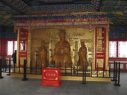 踩斗拱金作神龕